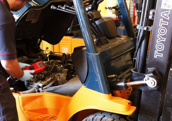 Common Warehouse Challenges and How Material Handling Equipment Solves Them